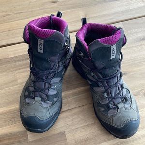 Ladies Salomon Ultra 4 mid Hiking Boots
